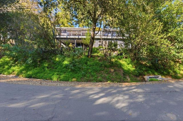 411 Glenwood Avenue, Woodside, CA 94062