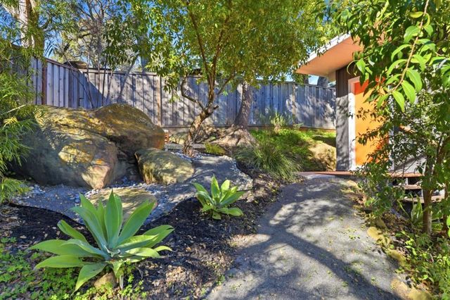 411 Glenwood Avenue, Woodside, CA 94062