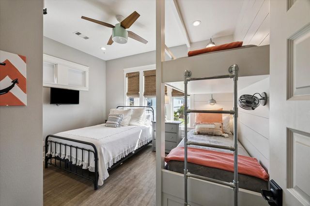 1534 Windsong Way, Tiki Island, TX 77554