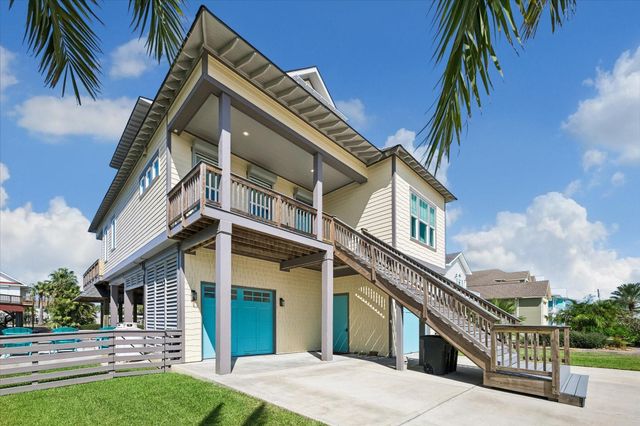 1534 Windsong Way, Tiki Island, TX 77554