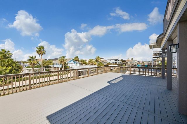 1534 Windsong Way, Tiki Island, TX 77554