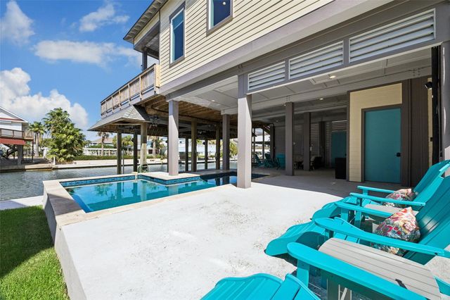 1534 Windsong Way, Tiki Island, TX 77554