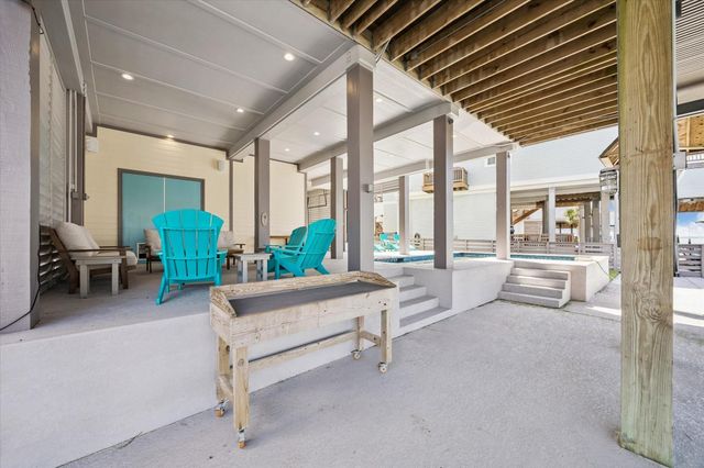 1534 Windsong Way, Tiki Island, TX 77554