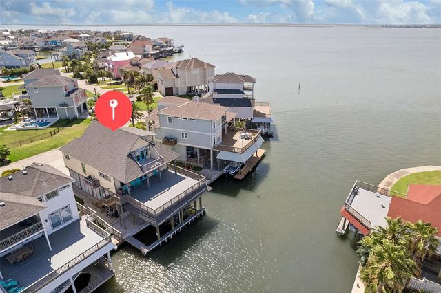 1534 Windsong Way, Tiki Island, TX 77554