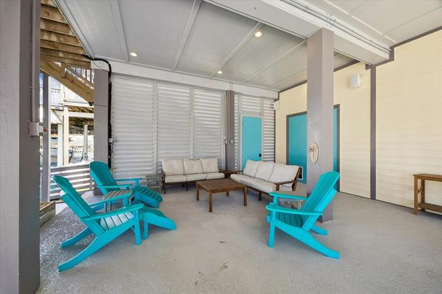 1534 Windsong Way, Tiki Island, TX 77554