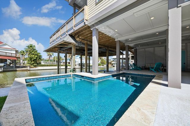 1534 Windsong Way, Tiki Island, TX 77554