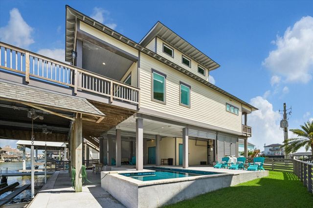 1534 Windsong Way, Tiki Island, TX 77554