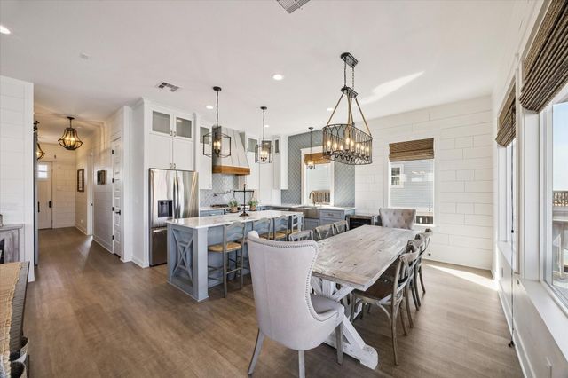 1534 Windsong Way, Tiki Island, TX 77554
