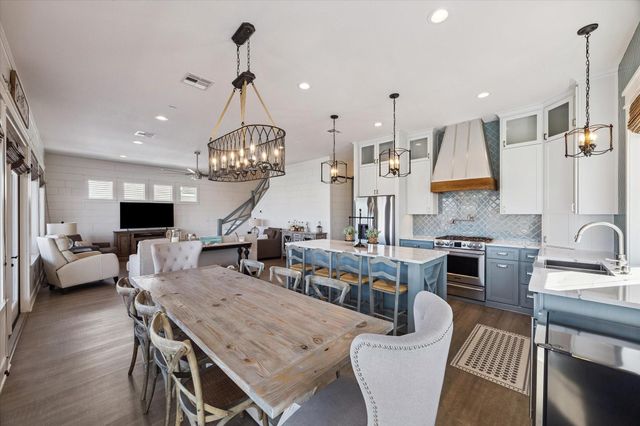 1534 Windsong Way, Tiki Island, TX 77554