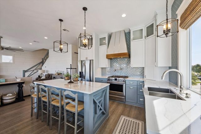 1534 Windsong Way, Tiki Island, TX 77554