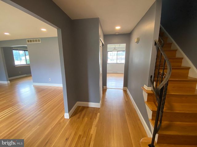 1 NIAMOA DR, Cherry Hill, NJ 08003