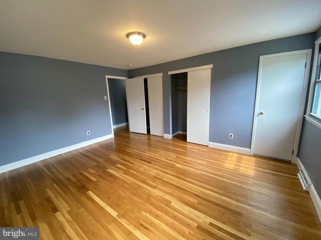 1 NIAMOA DR, Cherry Hill, NJ 08003