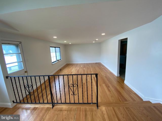 1 NIAMOA DR, Cherry Hill, NJ 08003