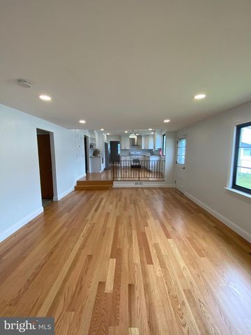 1 NIAMOA DR, Cherry Hill, NJ 08003
