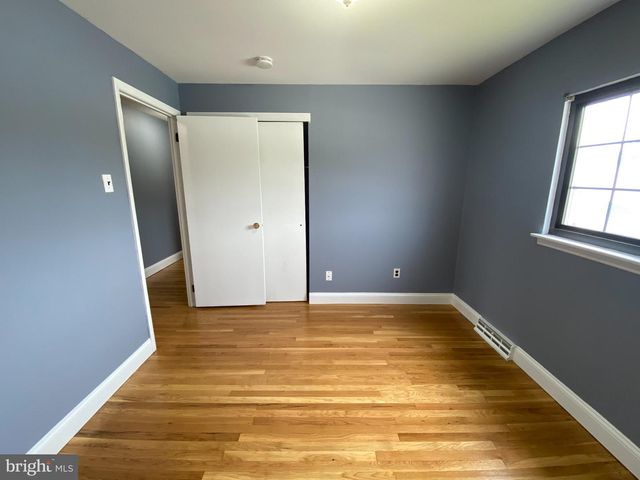 1 NIAMOA DR, Cherry Hill, NJ 08003