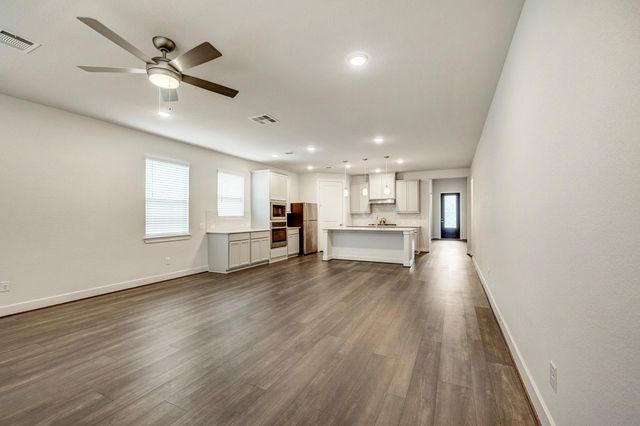 111 E Silky Sephora Court, Montgomery, TX 77316