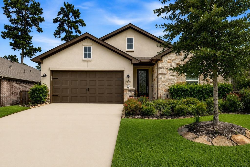 111 E Silky Sephora Court, Montgomery, TX 77316