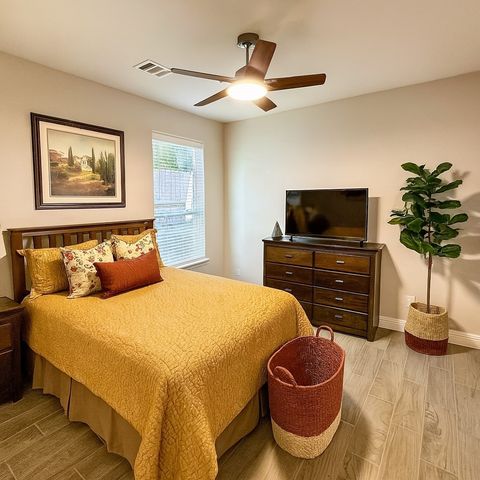 1027 Mustang Trail, Granbury, TX 76049