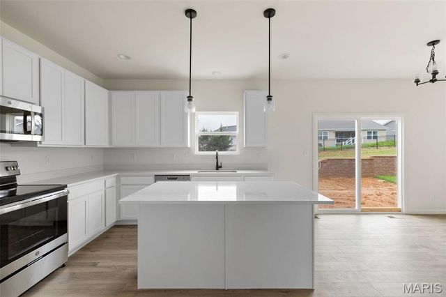 212 Noser Drive, Florissant, MO 63031