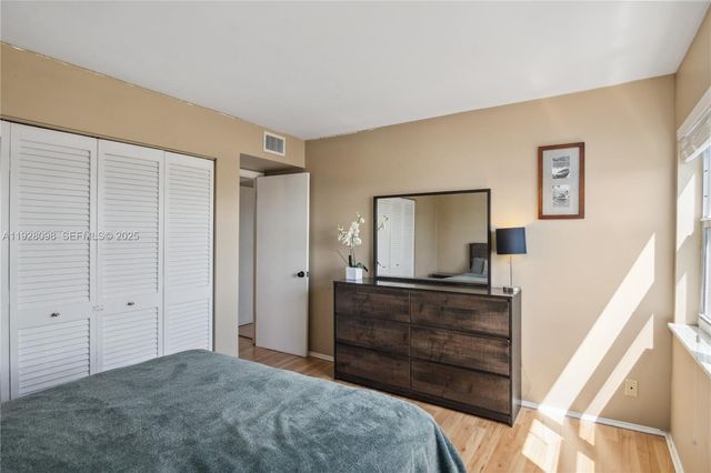 401 Golden Isles Dr 1012, Hallandale Beach, FL 33009