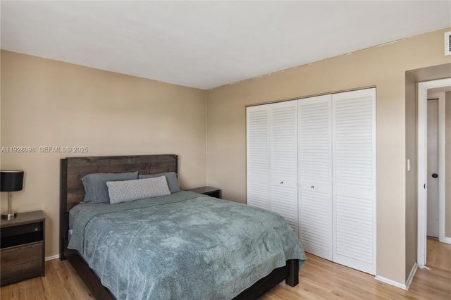 401 Golden Isles Dr 1012, Hallandale Beach, FL 33009