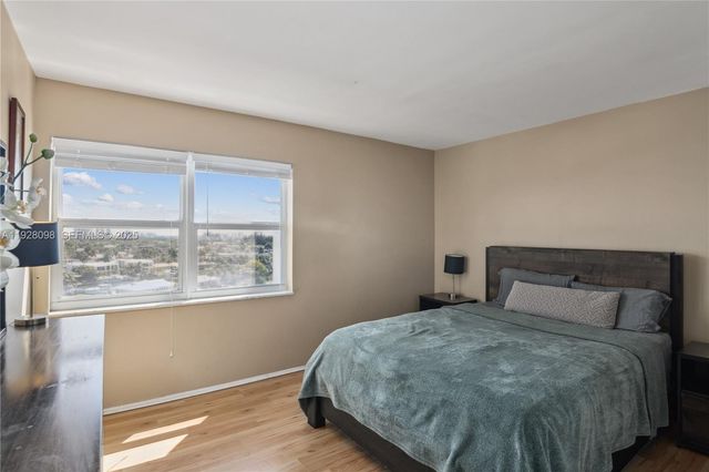 401 Golden Isles Dr 1012, Hallandale Beach, FL 33009