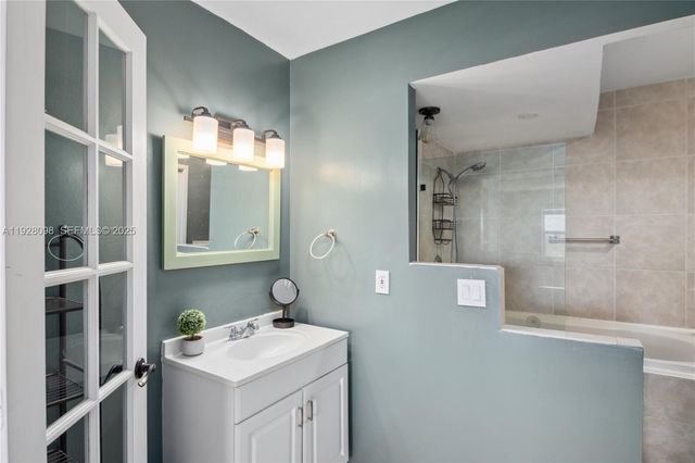 401 Golden Isles Dr 1012, Hallandale Beach, FL 33009