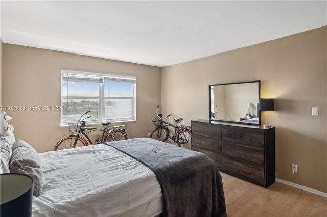 401 Golden Isles Dr 1012, Hallandale Beach, FL 33009