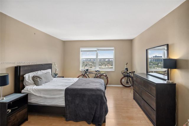 401 Golden Isles Dr 1012, Hallandale Beach, FL 33009