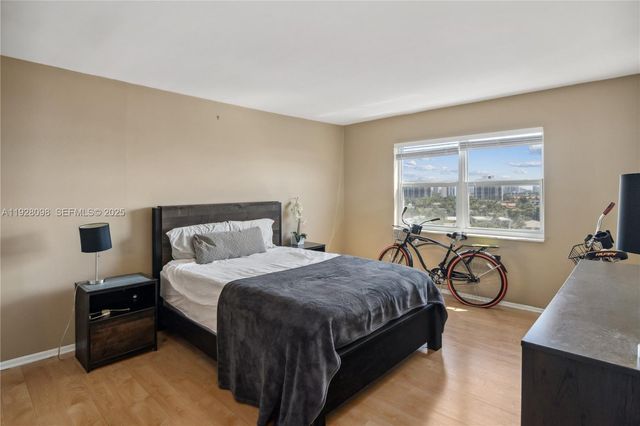 401 Golden Isles Dr 1012, Hallandale Beach, FL 33009