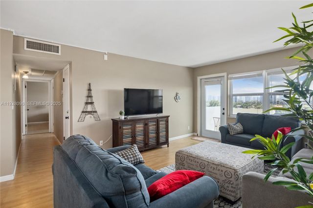 401 Golden Isles Dr 1012, Hallandale Beach, FL 33009