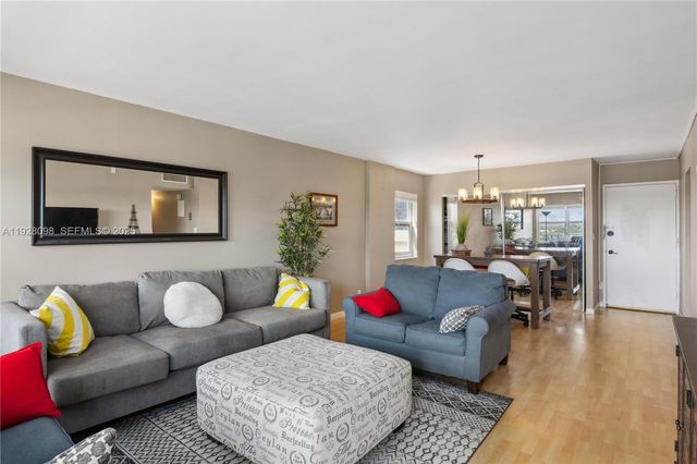 401 Golden Isles Dr 1012, Hallandale Beach, FL 33009