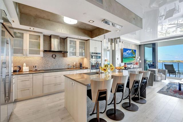 2 WATER CLUB Way 601, North Palm Beach, FL 33408