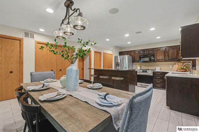 21417 Ridgewood Road, Omaha, NE 68022