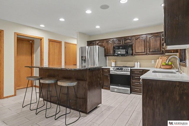 21417 Ridgewood Road, Omaha, NE 68022