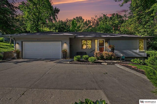 21417 Ridgewood Road, Omaha, NE 68022