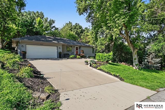 21417 Ridgewood Road, Omaha, NE 68022