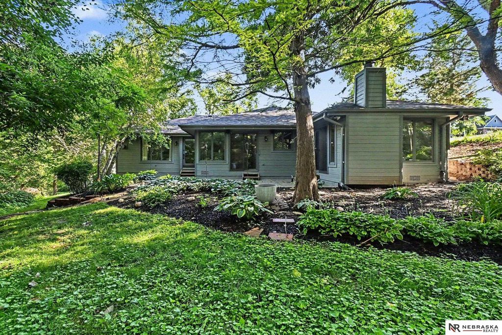 21417 Ridgewood Road, Omaha, NE 68022