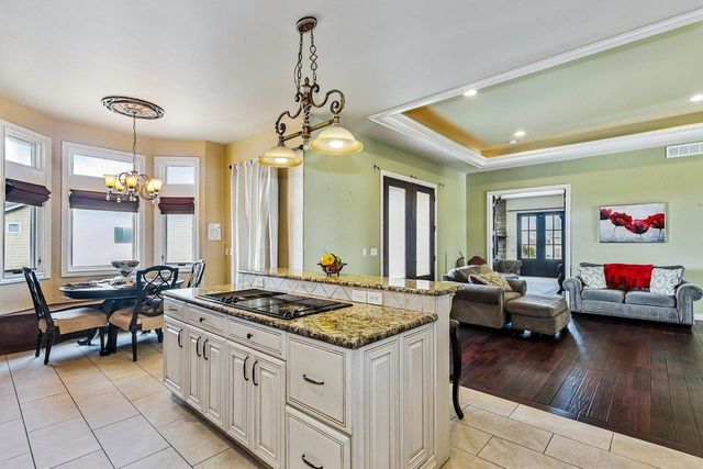 6906 E Summerside Ct, Bel Aire, KS 67226