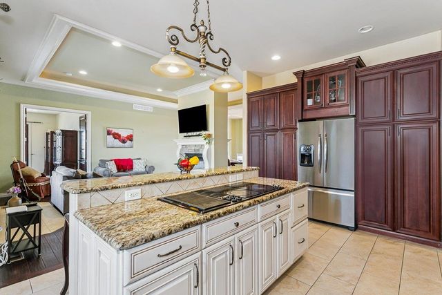 6906 E Summerside Ct, Bel Aire, KS 67226