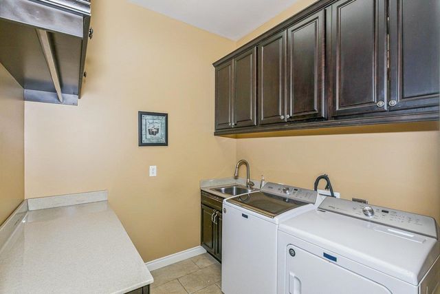 6906 E Summerside Ct, Bel Aire, KS 67226