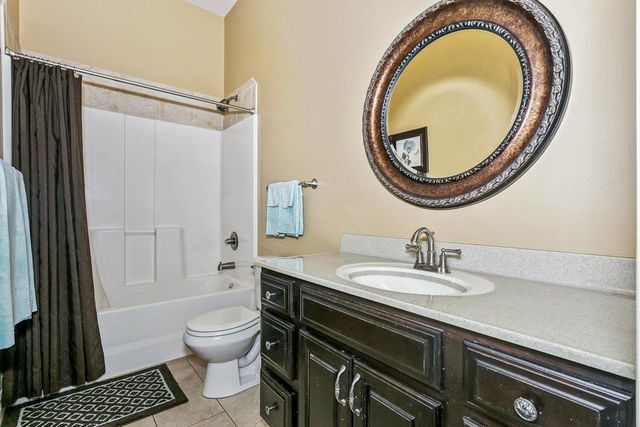 6906 E Summerside Ct, Bel Aire, KS 67226