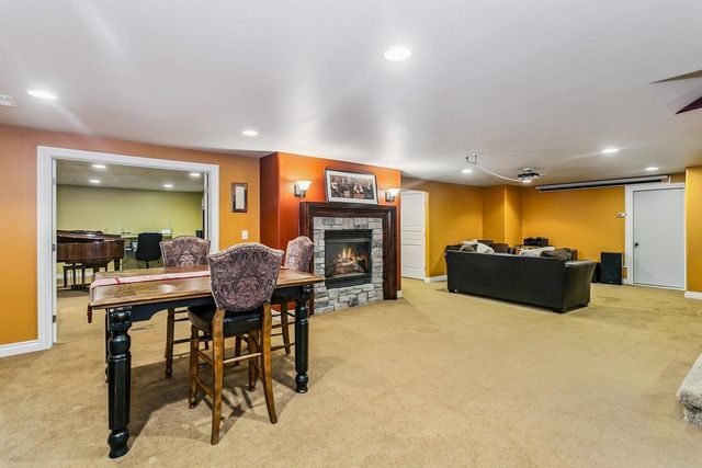 6906 E Summerside Ct, Bel Aire, KS 67226