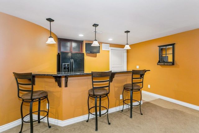 6906 E Summerside Ct, Bel Aire, KS 67226