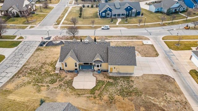 6906 E Summerside Ct, Bel Aire, KS 67226