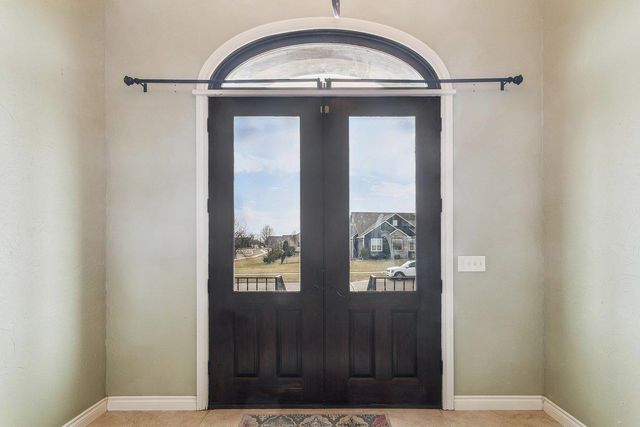 6906 E Summerside Ct, Bel Aire, KS 67226