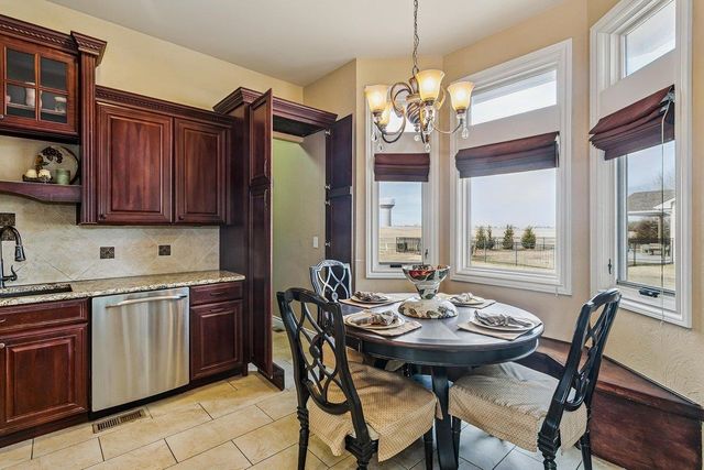 6906 E Summerside Ct, Bel Aire, KS 67226