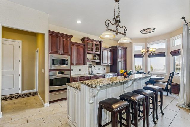 6906 E Summerside Ct, Bel Aire, KS 67226