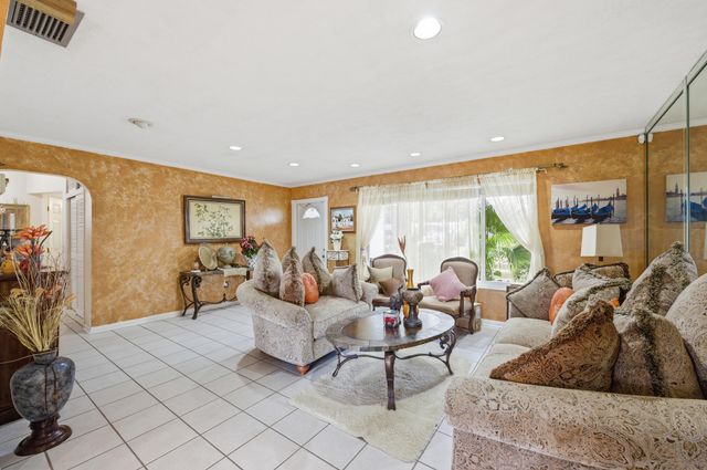 1811 NW 119th Avenue, Pembroke Pines, FL 33026