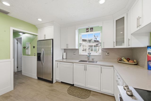 1811 NW 119th Avenue, Pembroke Pines, FL 33026